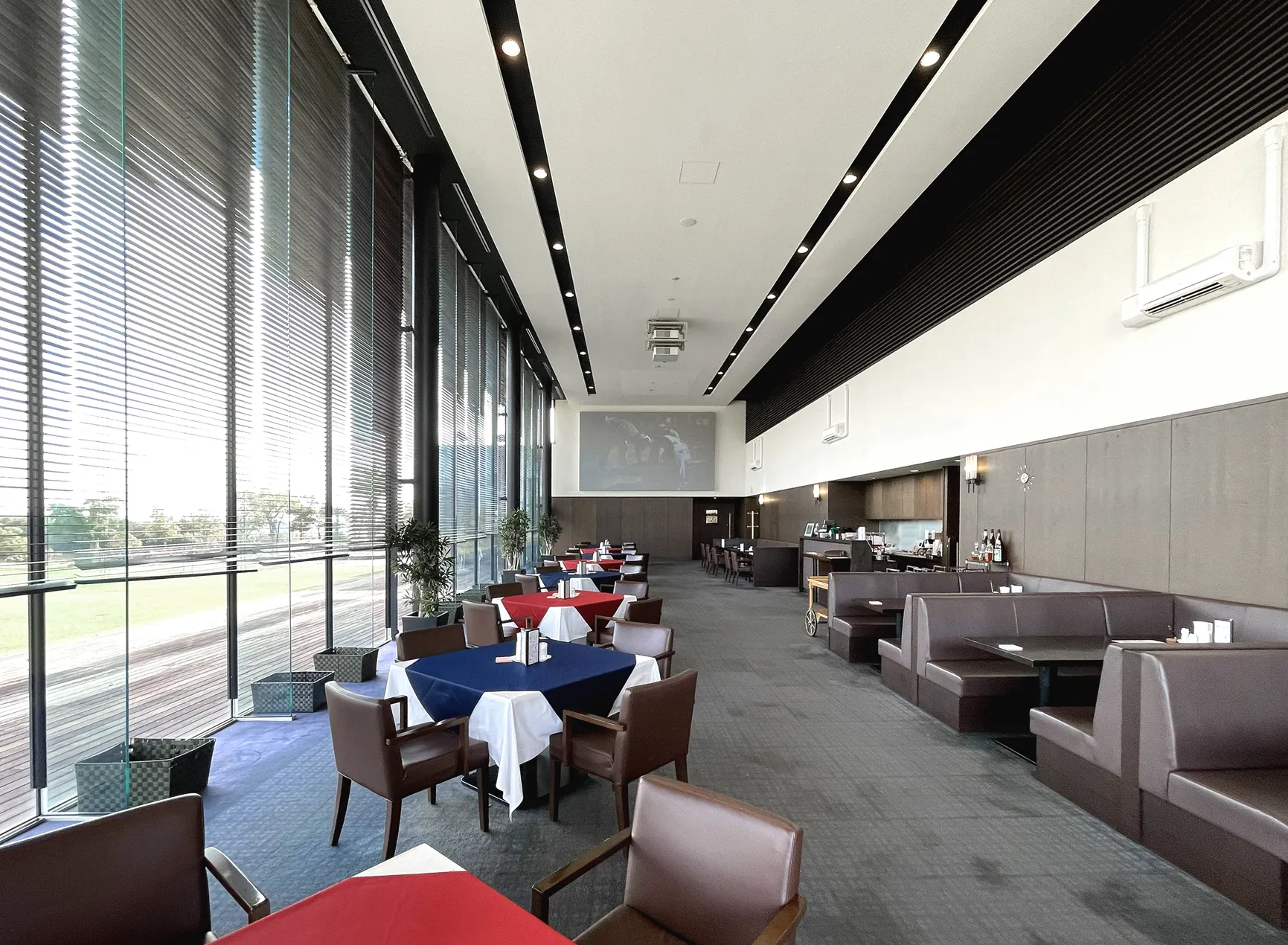 クラブハウス内観