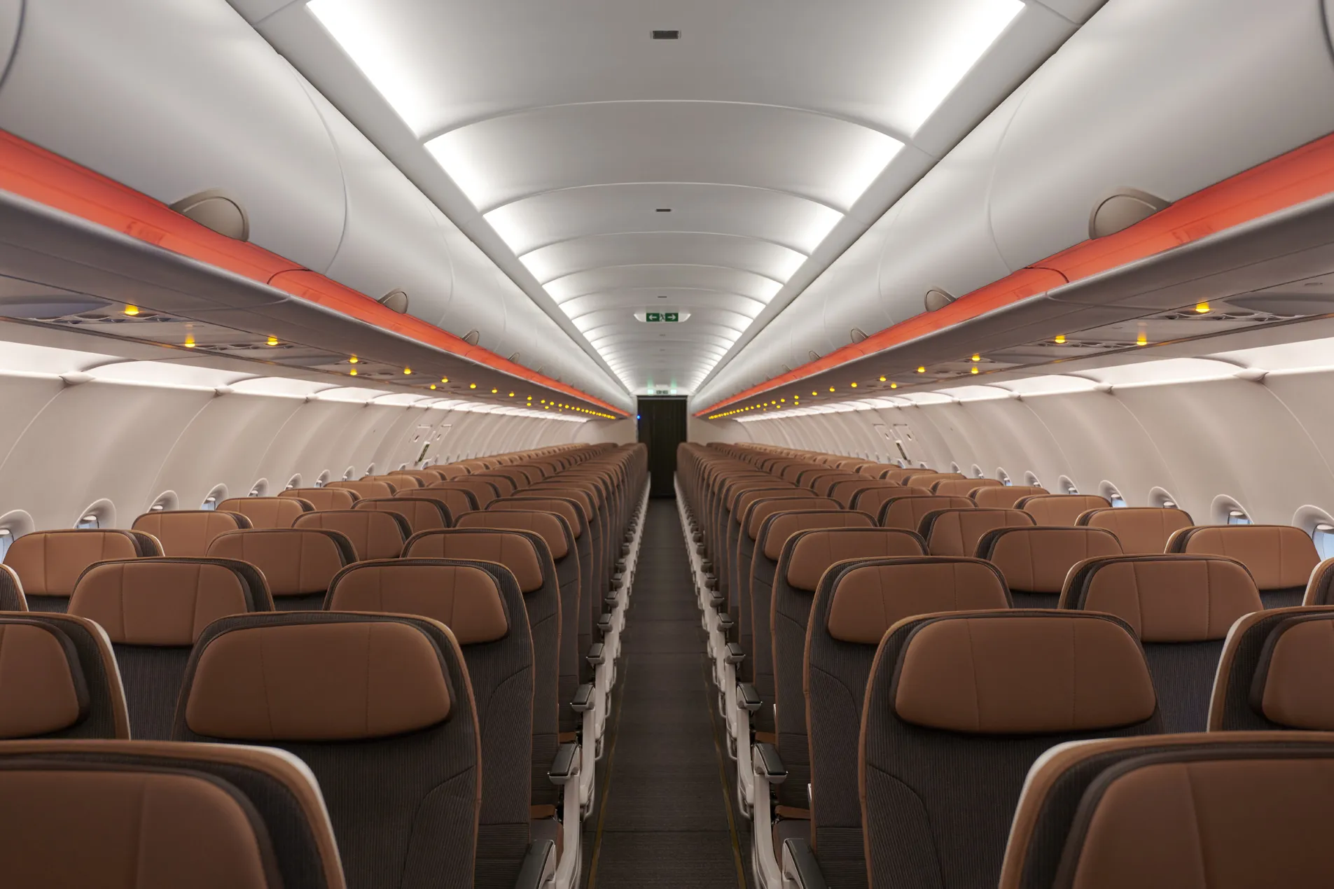 エコノミークラス客室内観