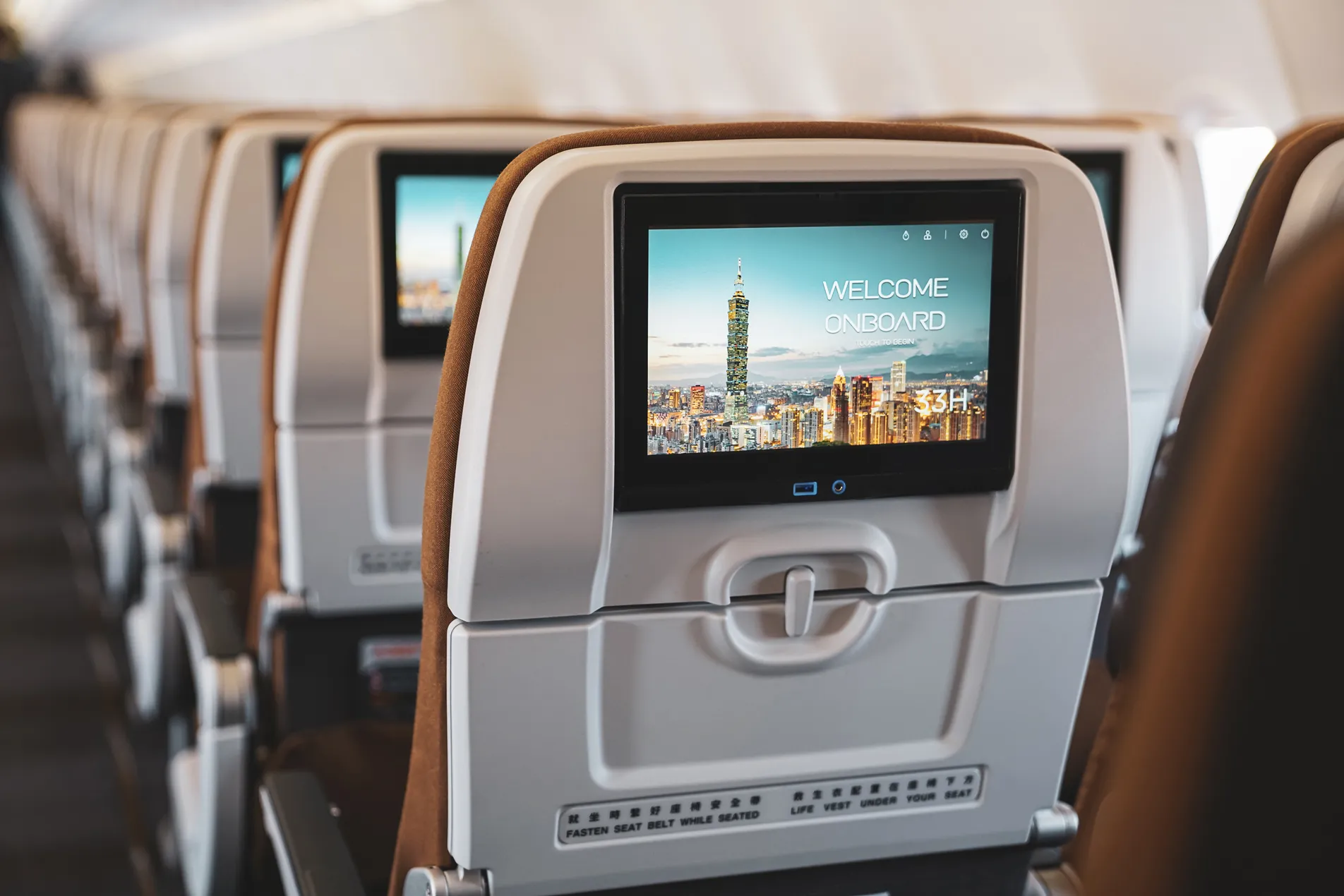 エコノミークラス座席モニター