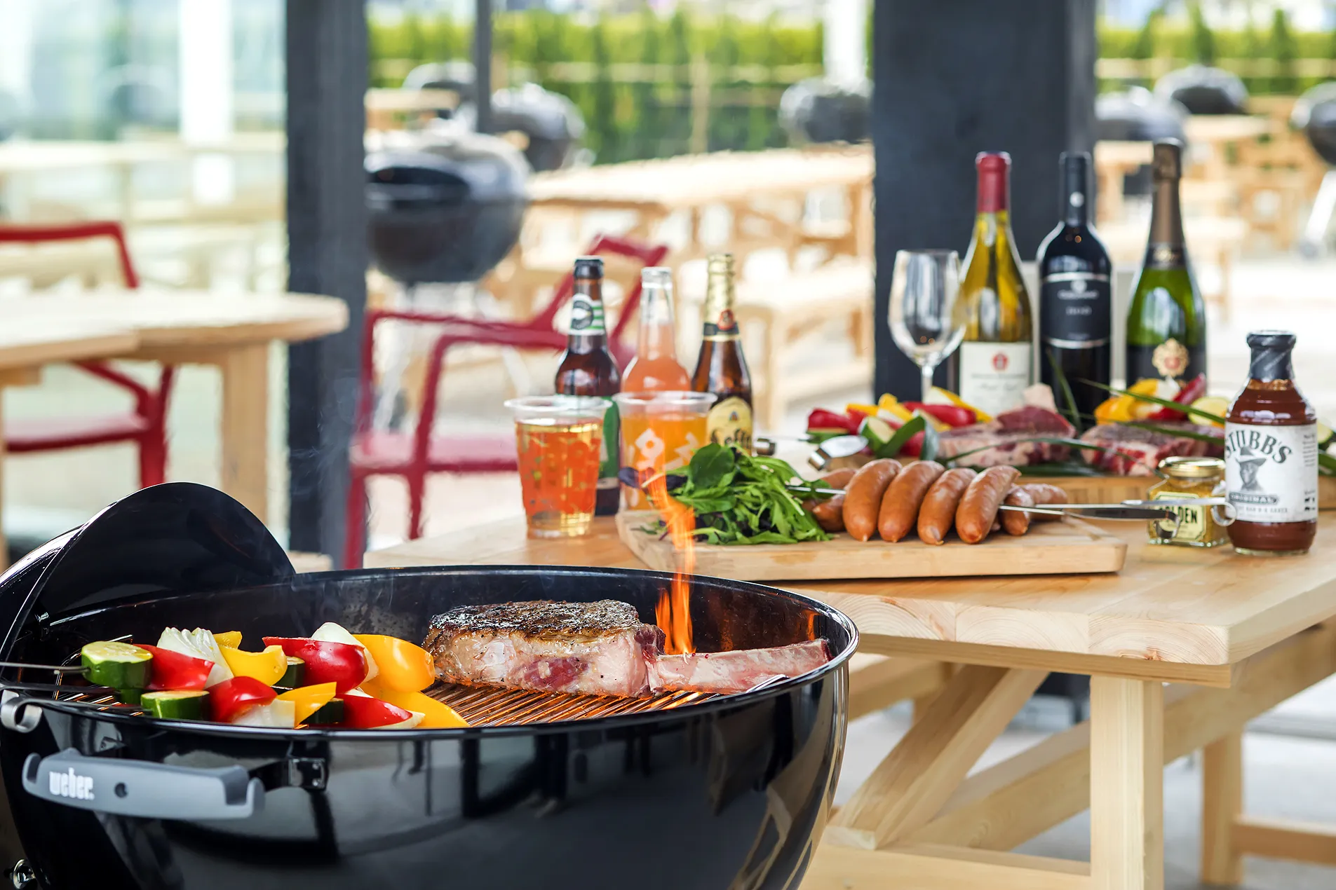 海辺で楽しむ本格グリルバーベキュー料理