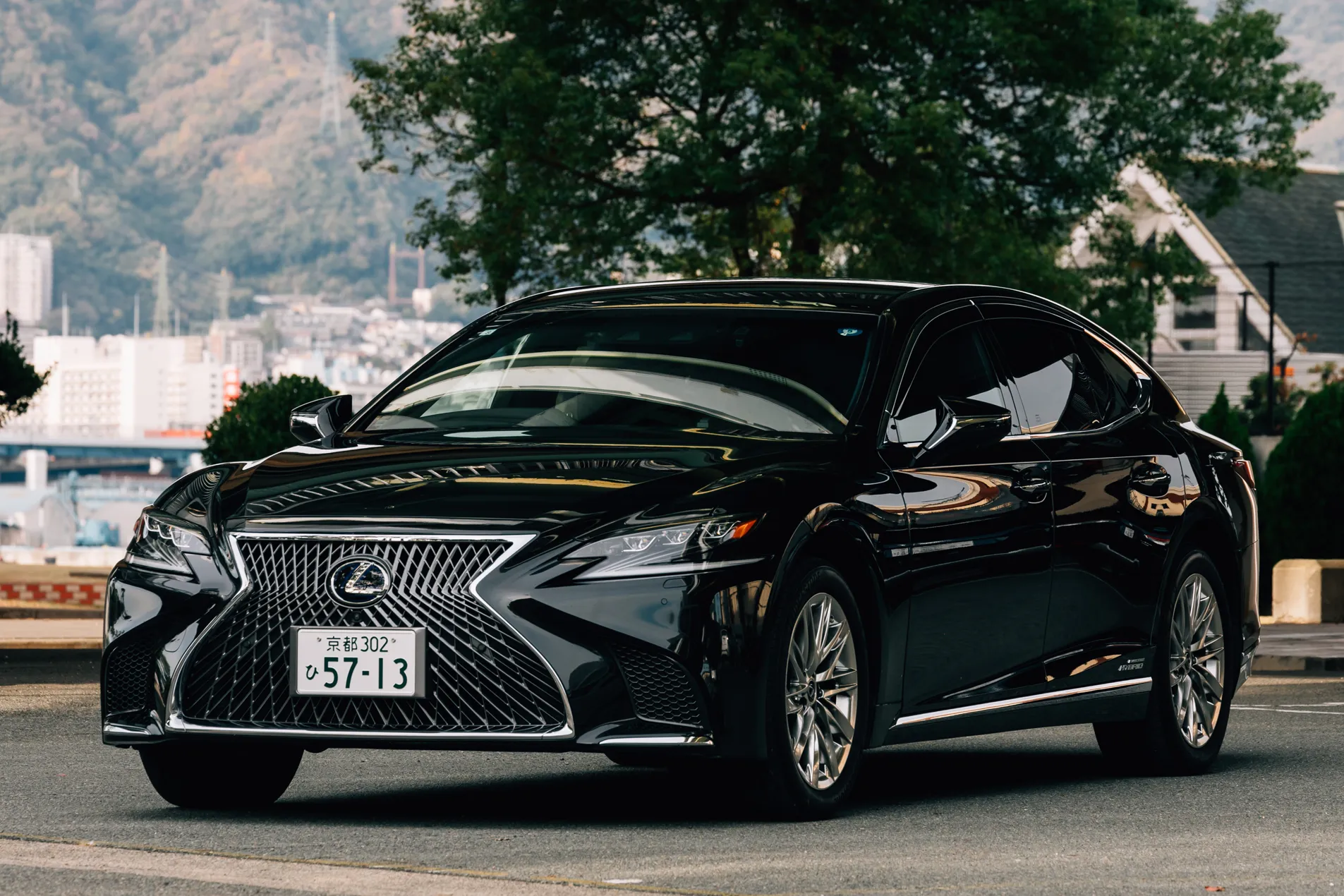 黒のレクサス車両外観