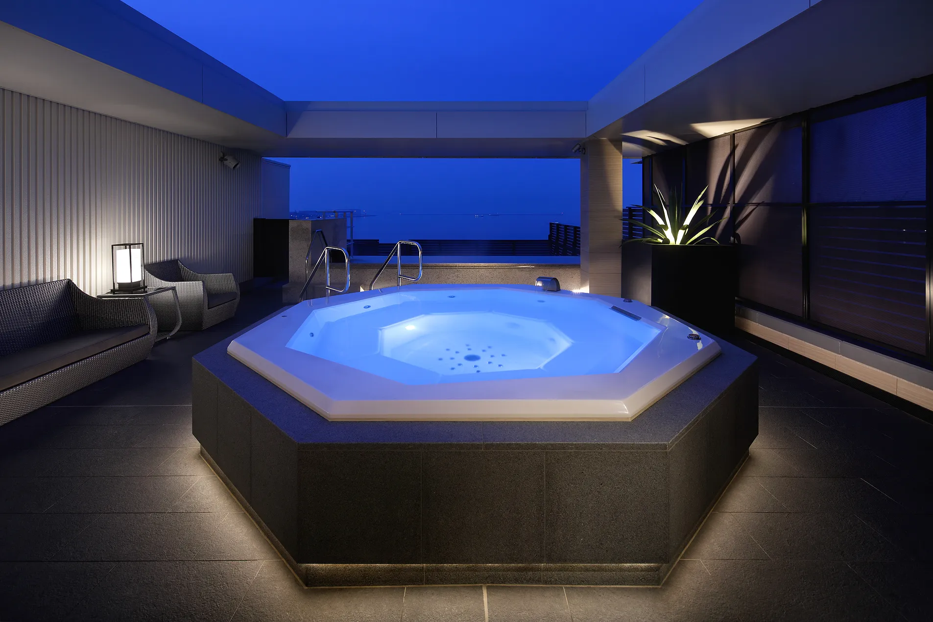 スパエリア（ジャグジー・ナイトビュー）